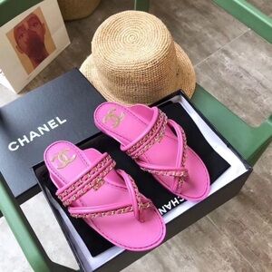 Chanel 19C Pink Chain Thong Sandals Flats C875 worn 3-4x on vacation